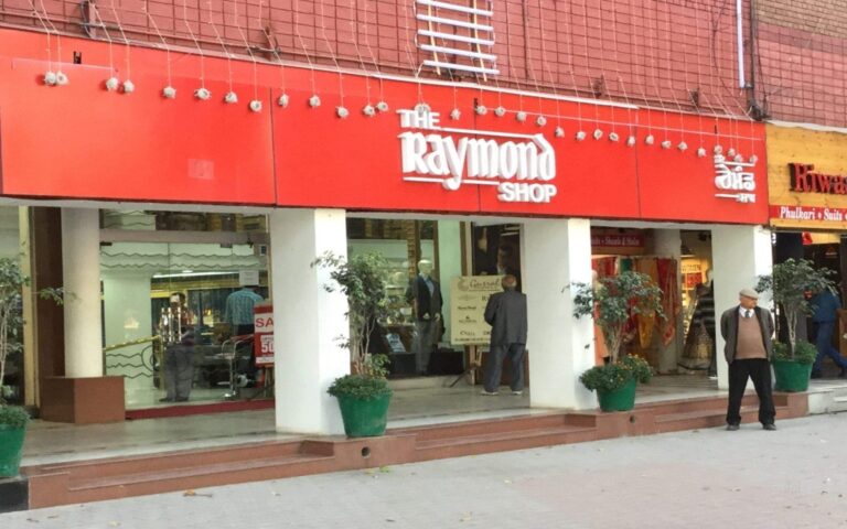 the-raymond-shop-chandigarh-sector-17e-chandigarh-cloth-piece-retailers-raymond-n8bcna (1)